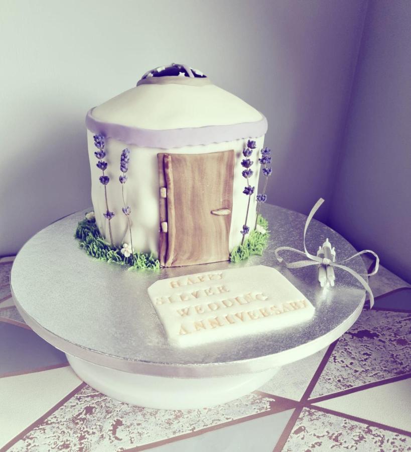 Gingerbread Cottage Yurts Dereham Екстер'єр фото