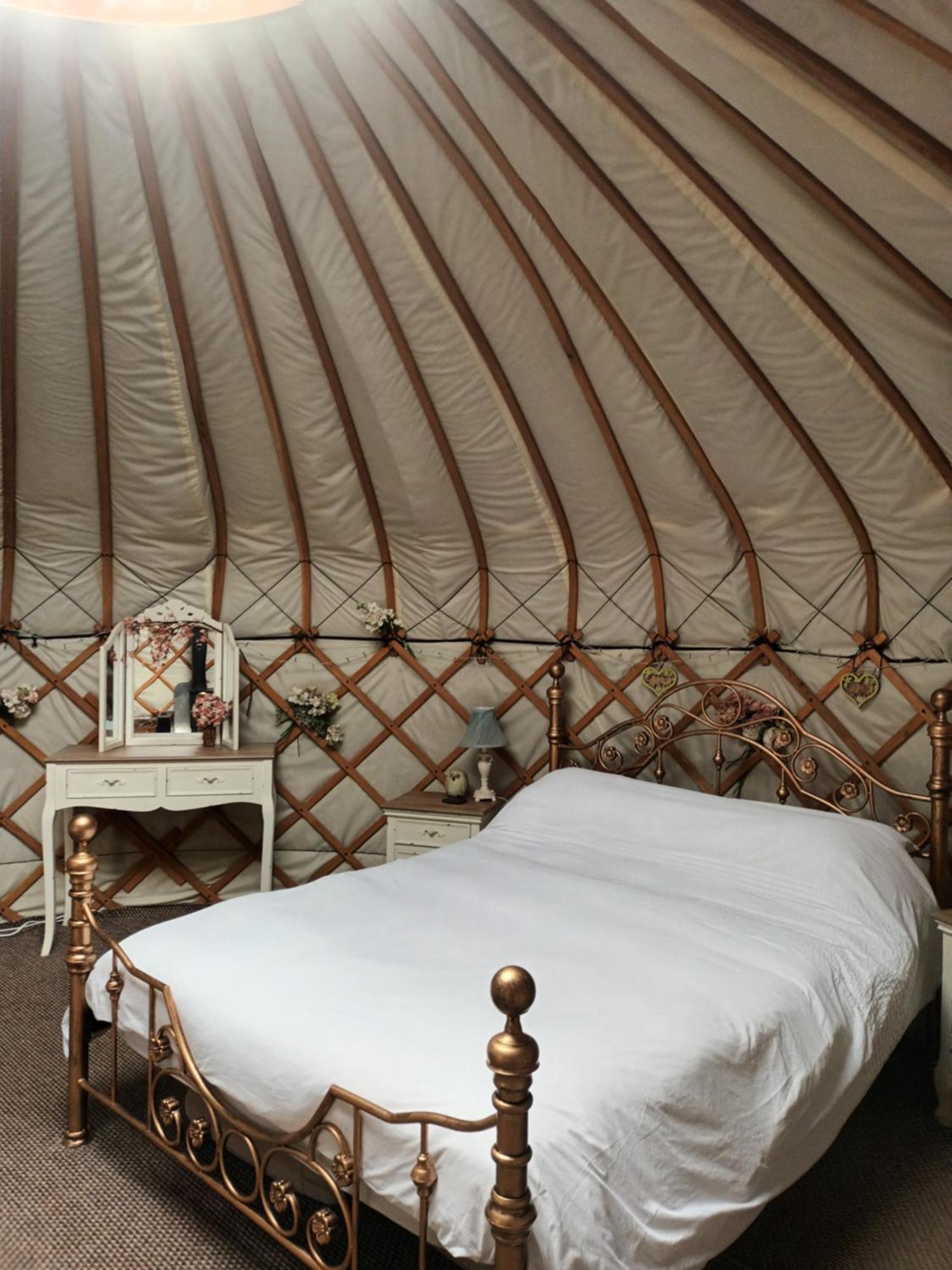 Gingerbread Cottage Yurts Dereham Екстер'єр фото