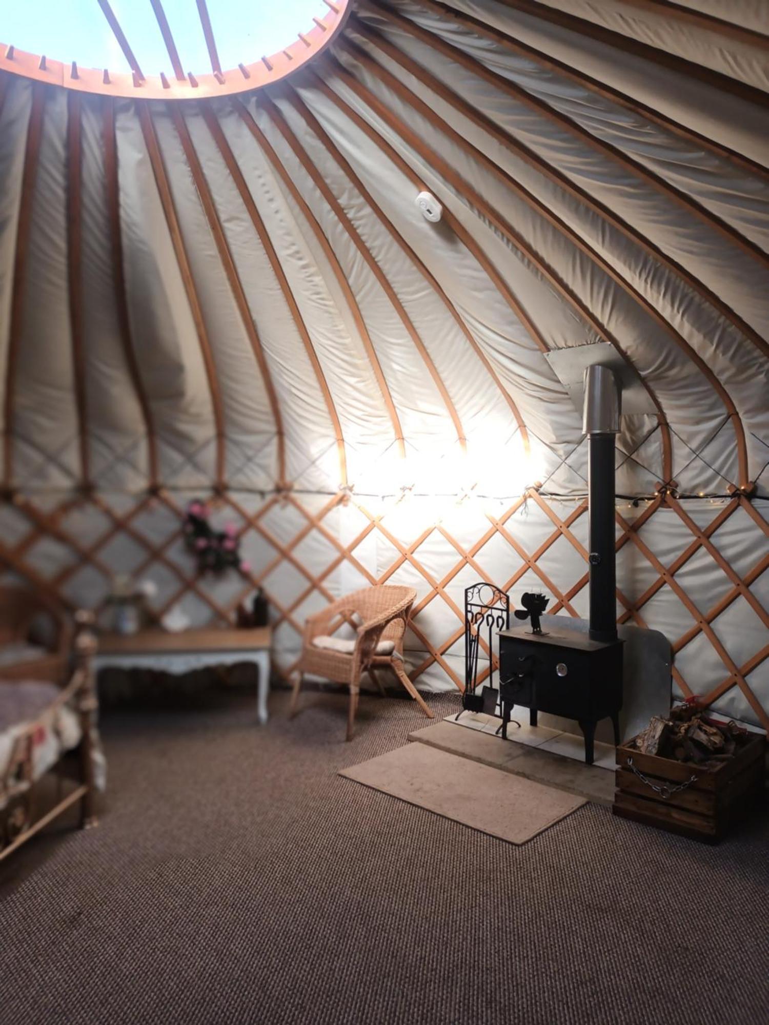 Gingerbread Cottage Yurts Dereham Екстер'єр фото