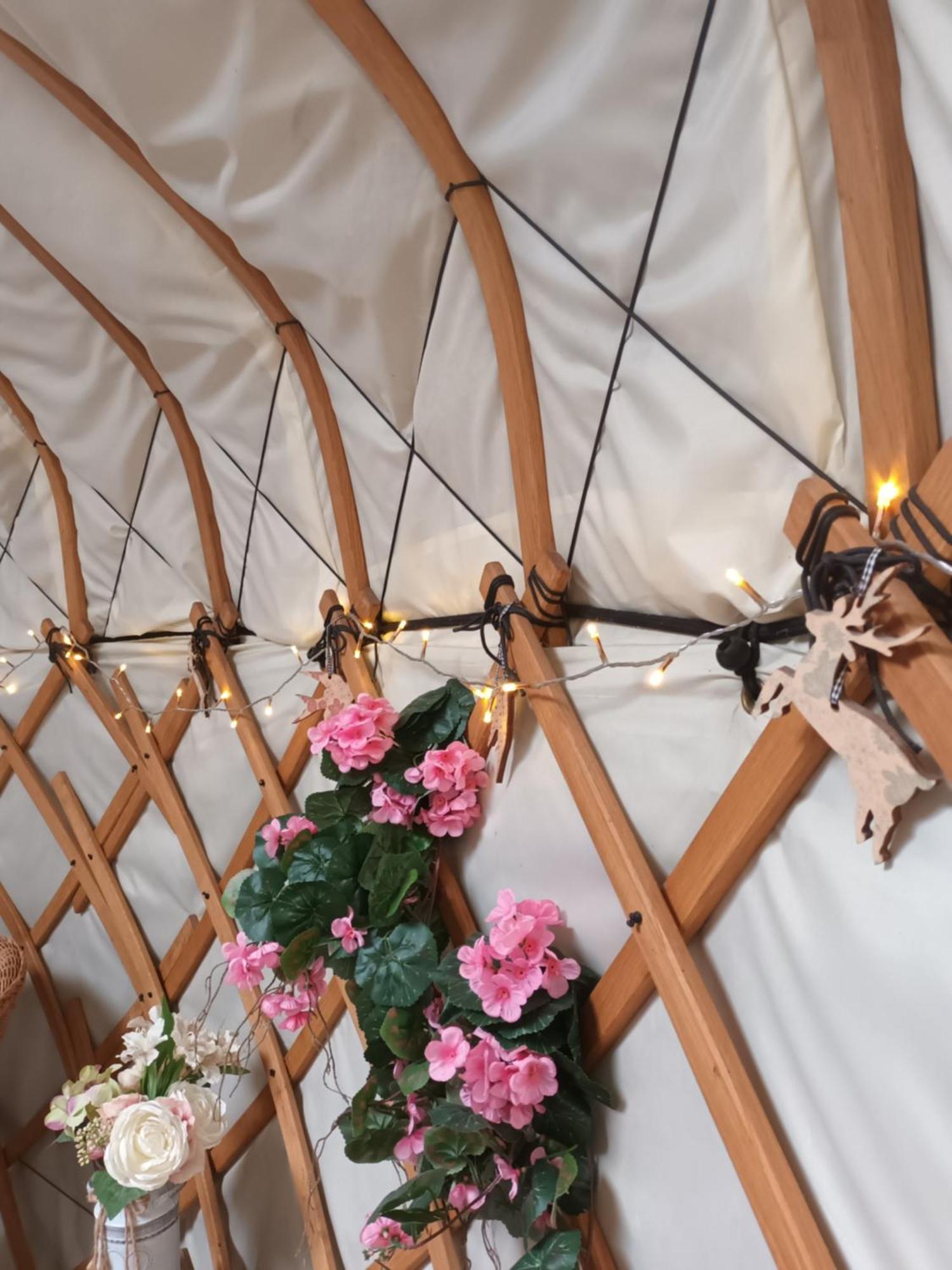 Gingerbread Cottage Yurts Dereham Екстер'єр фото