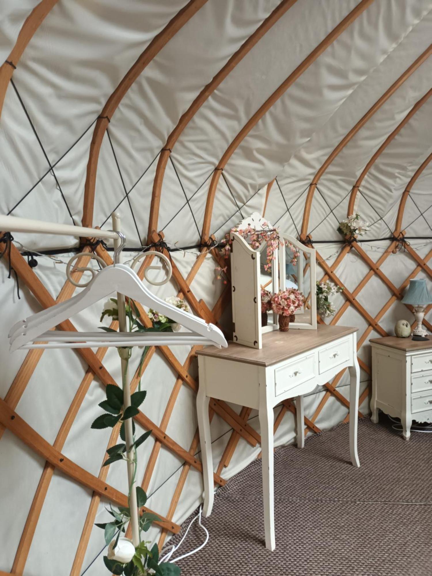 Gingerbread Cottage Yurts Dereham Екстер'єр фото