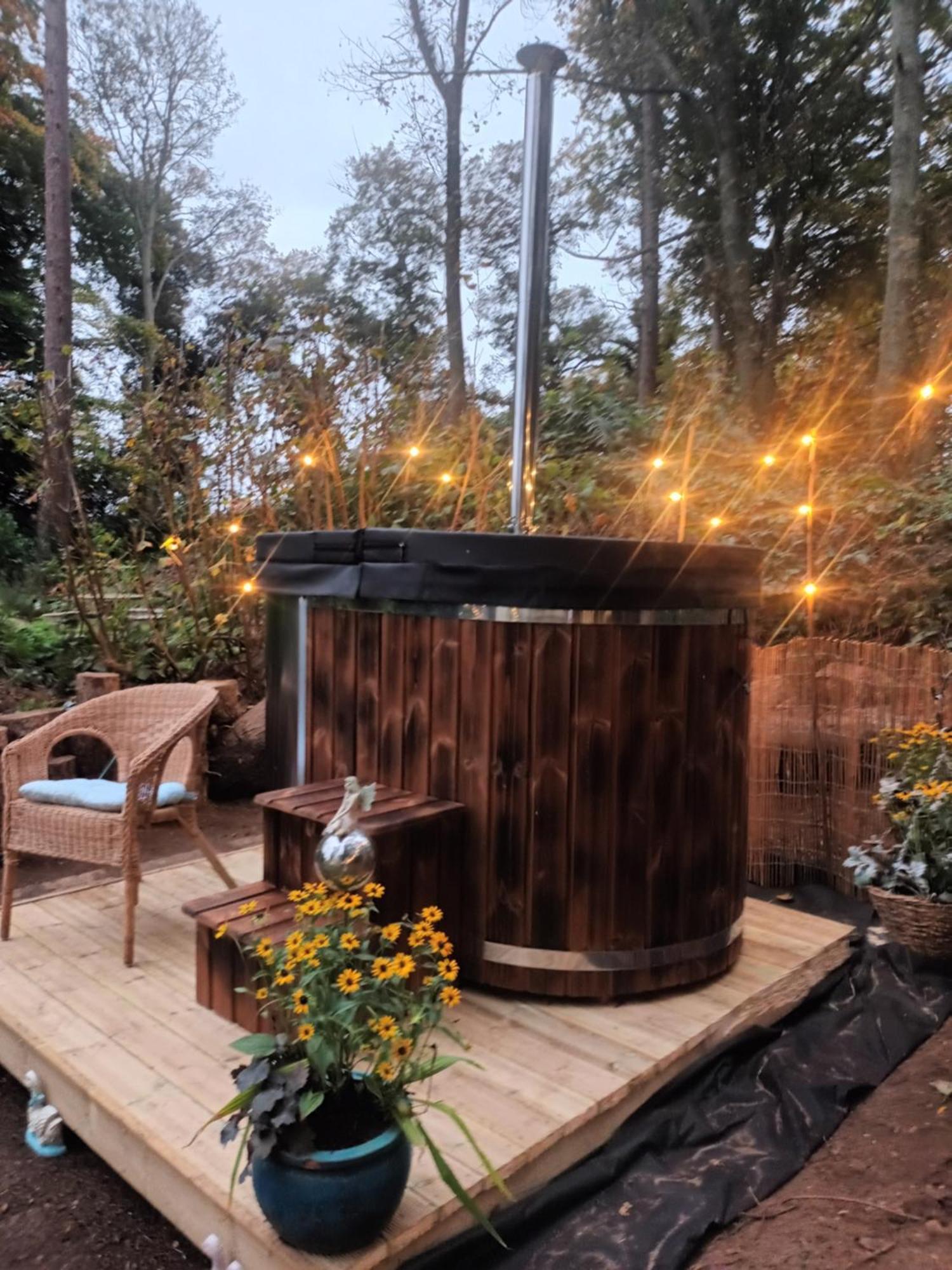 Gingerbread Cottage Yurts Dereham Екстер'єр фото