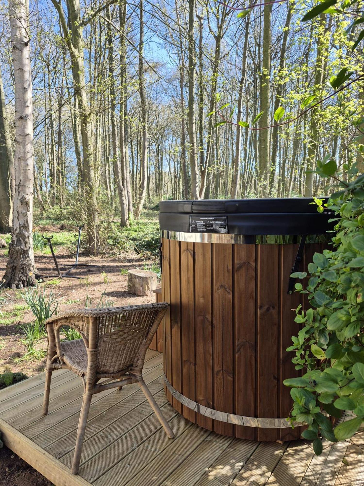 Gingerbread Cottage Yurts Dereham Екстер'єр фото